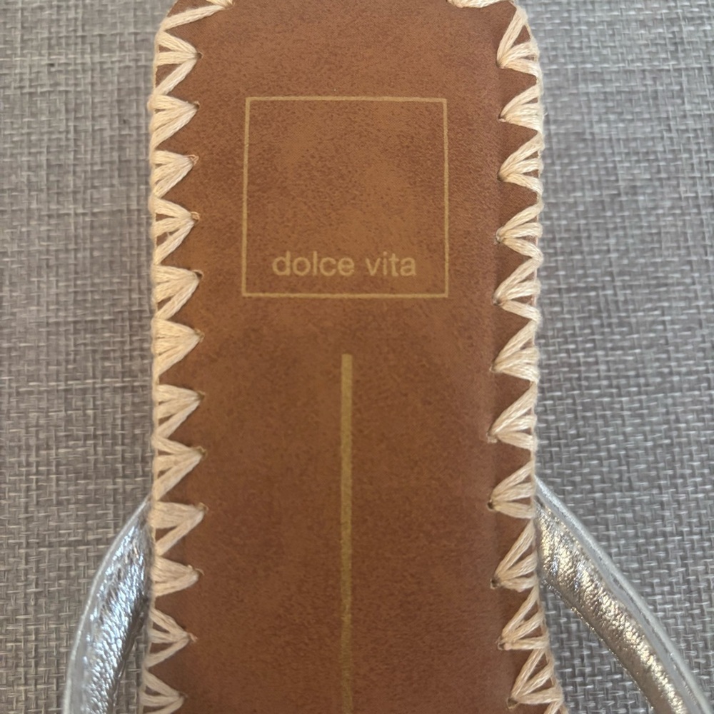 Dolce Vita Barty Silver Metallic Thong Sandals Square Toe Block Heel Size 9 - Picture 2 of 9